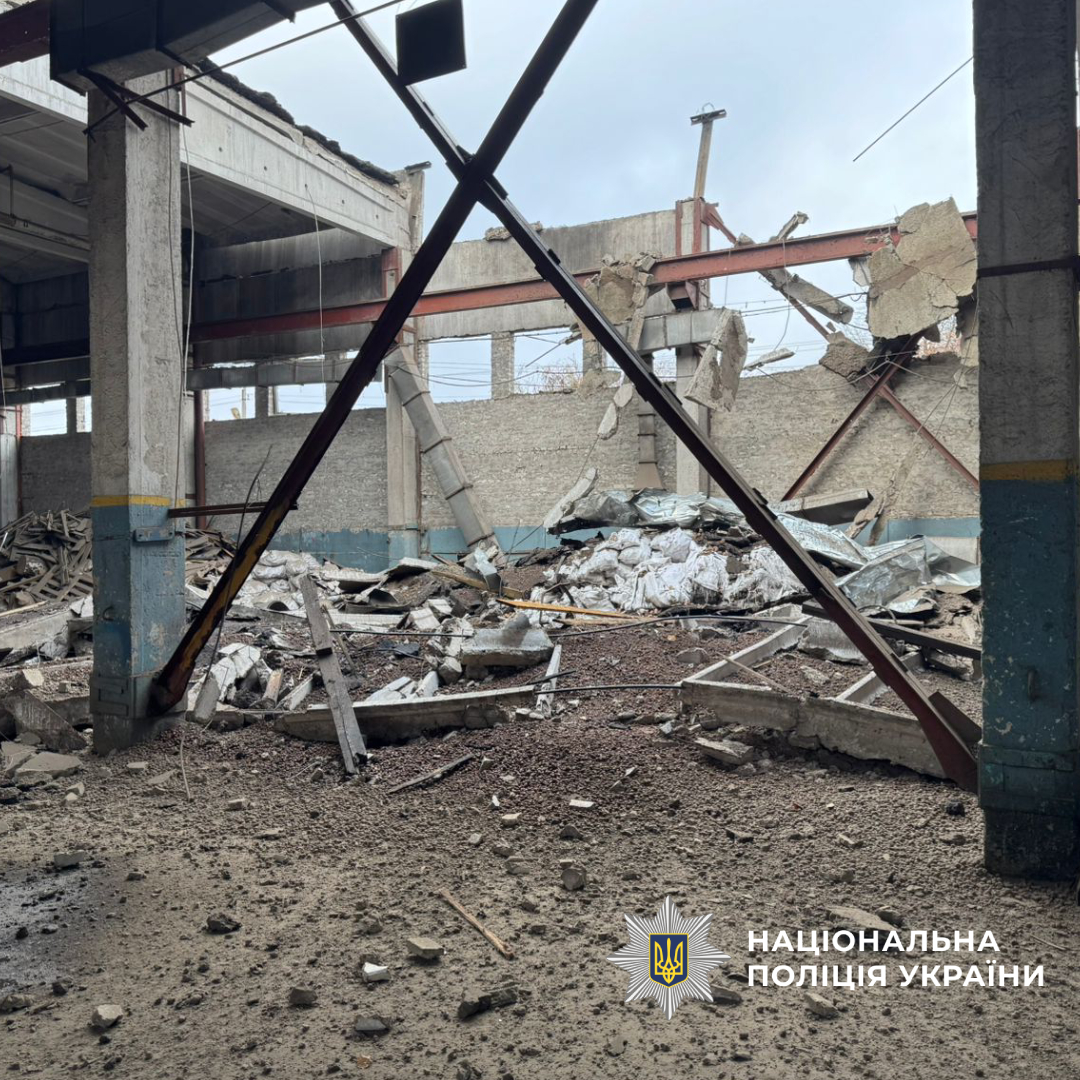 Знищене складське приміщення