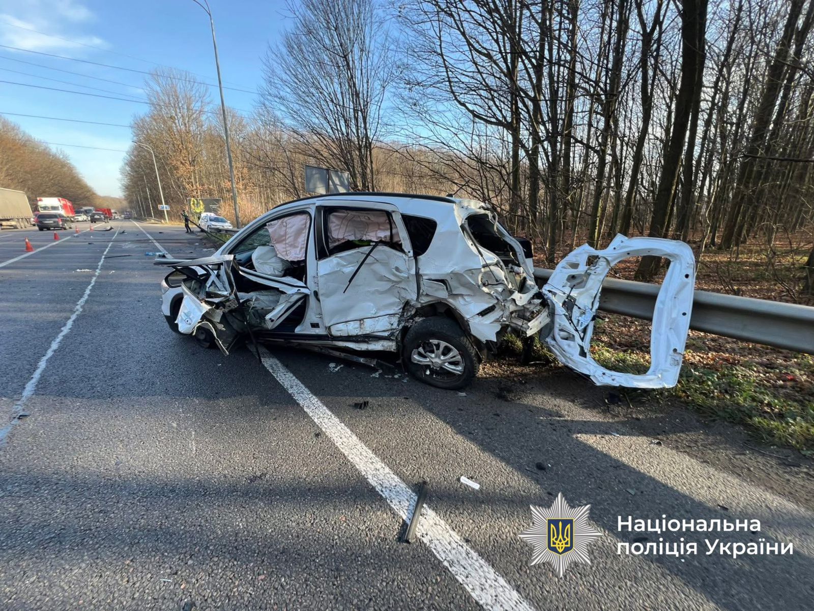 14 листопада вранці поблизу с-ща Стрижавка відбулось зіткнення автомобілів Volvo та Suzuki. Унаслідок аварії 53-річна водійка Suzuki загинула на місці події. 31-річна керманичка Volvo була доставлена до лікарні, після обстеження відпущена. 

Автомобілі поміщені на арештмайданчик.

За цим фактом слідчі відкрили кримінальне провадження за ч. 2 ст. 286 КК України (Порушення правил безпеки дорожнього руху або експлуатації транспорту особами, які керують транспортними засобами, що спричинили смерть потерпілого). За таке правопорушення передбачено покарання – до восьми років ув’язнення.
Усі обставини та причини ДТП встановлюються.