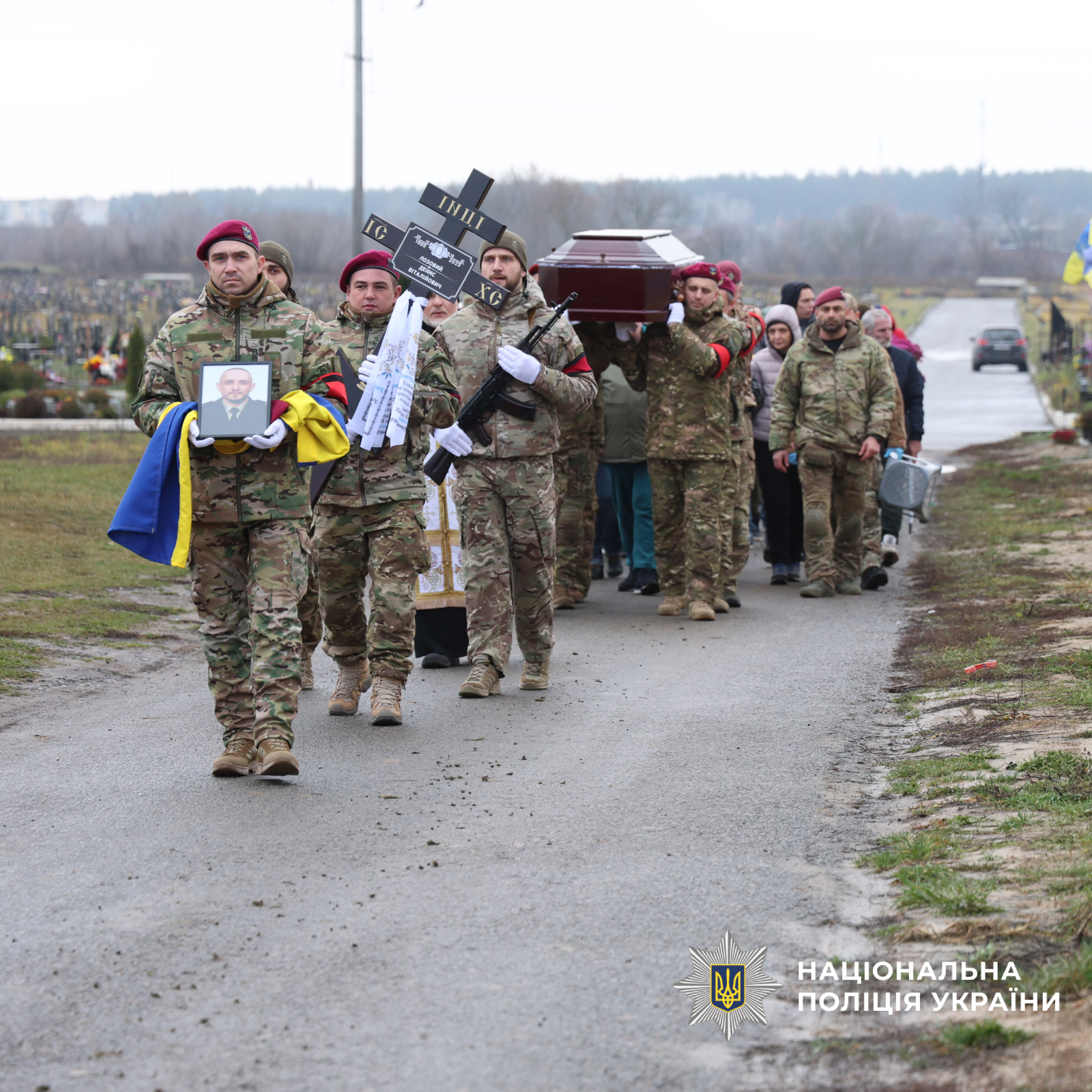 На Харківщині в останню путь провели героя Дениса Лозового, який віддав своє життя за свободу та незалежність України