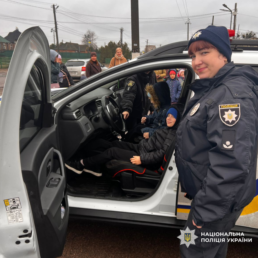 На Харківщині поліцейські провели урок з безпеки дорожнього руху для учнів ліцею