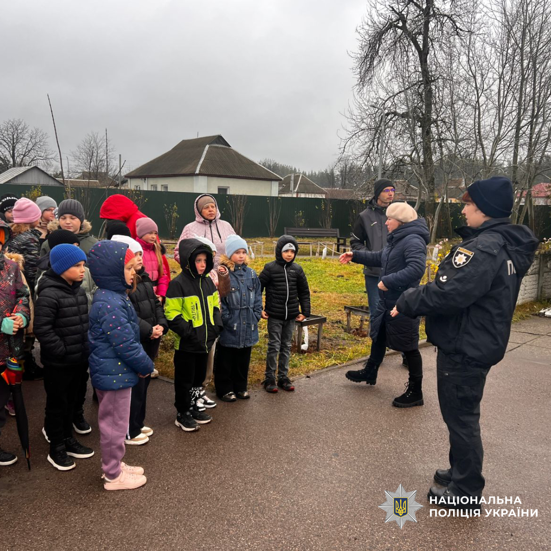 На Харківщині поліцейські провели урок з безпеки дорожнього руху для учнів ліцею