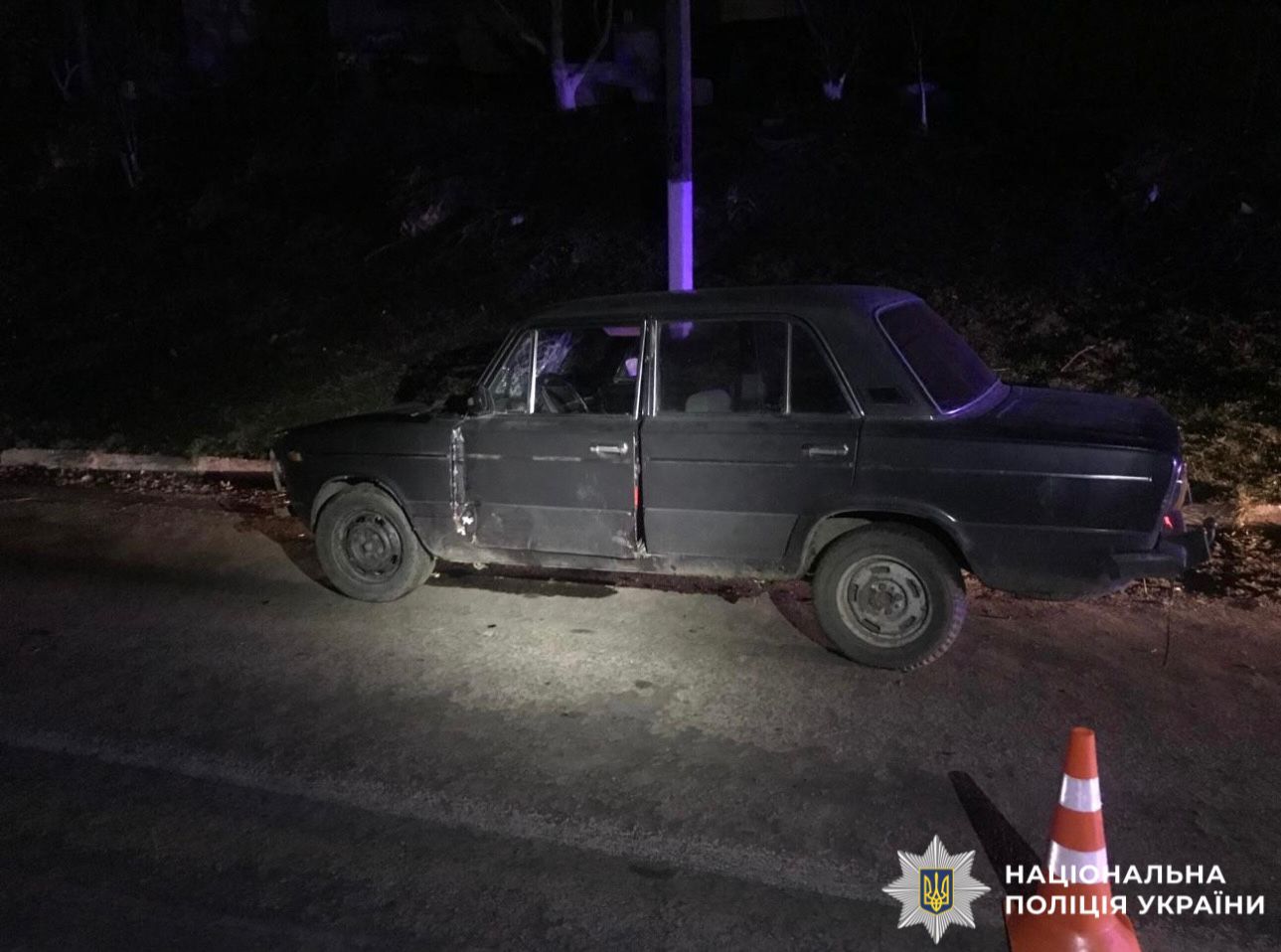 На фото сображений пошкоджений автомобіль