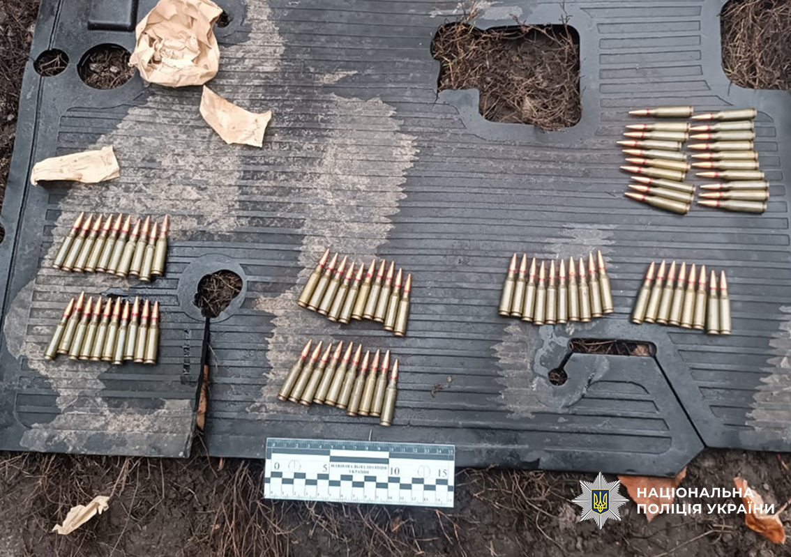 На Прилуччині поліцейські вилучили у чоловіка незаконну зброю та набої