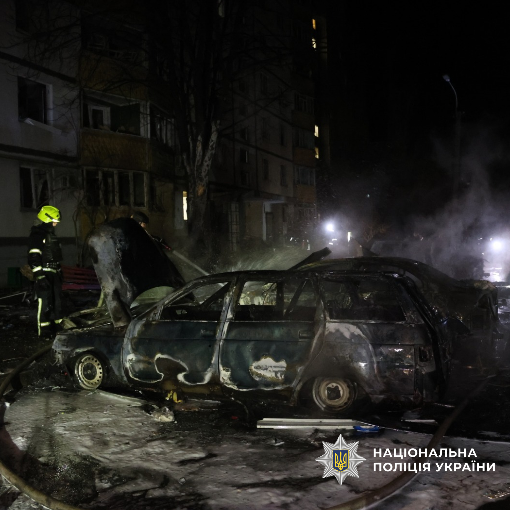 Пошкоджені автівки після обстрілу