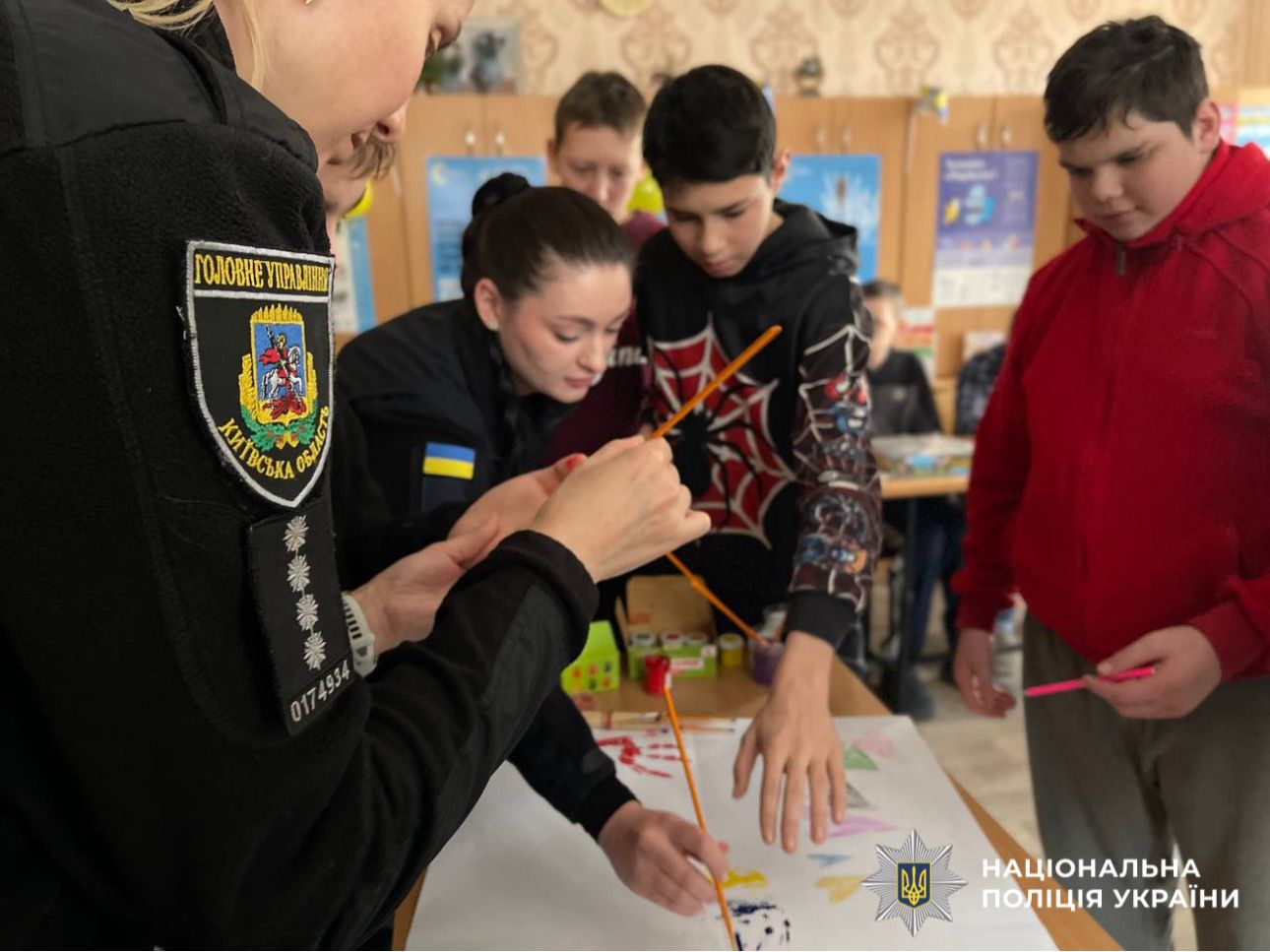 На фото зображені учаники зустрічі.
