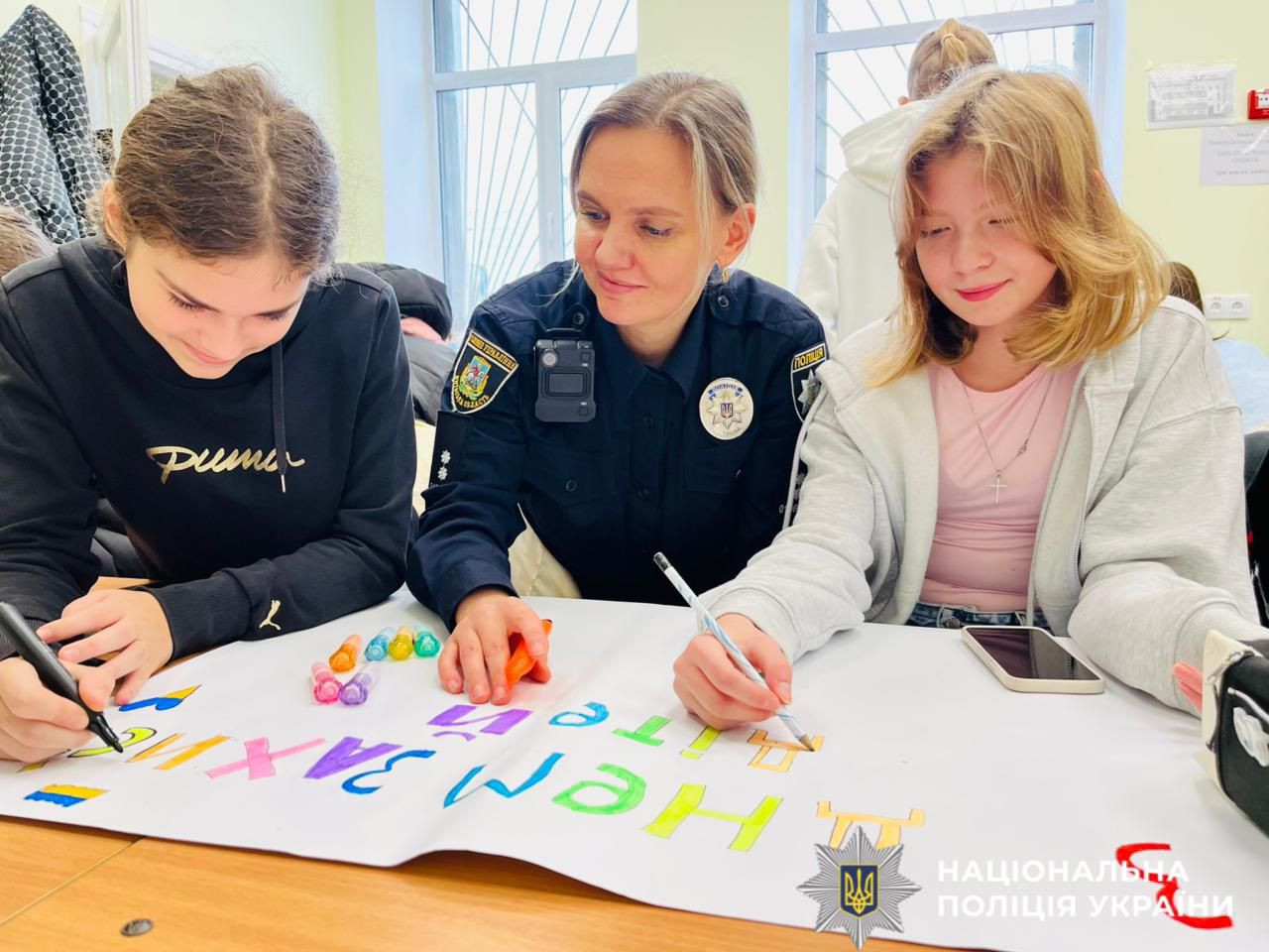 На фото зображені учаники зустрічі.