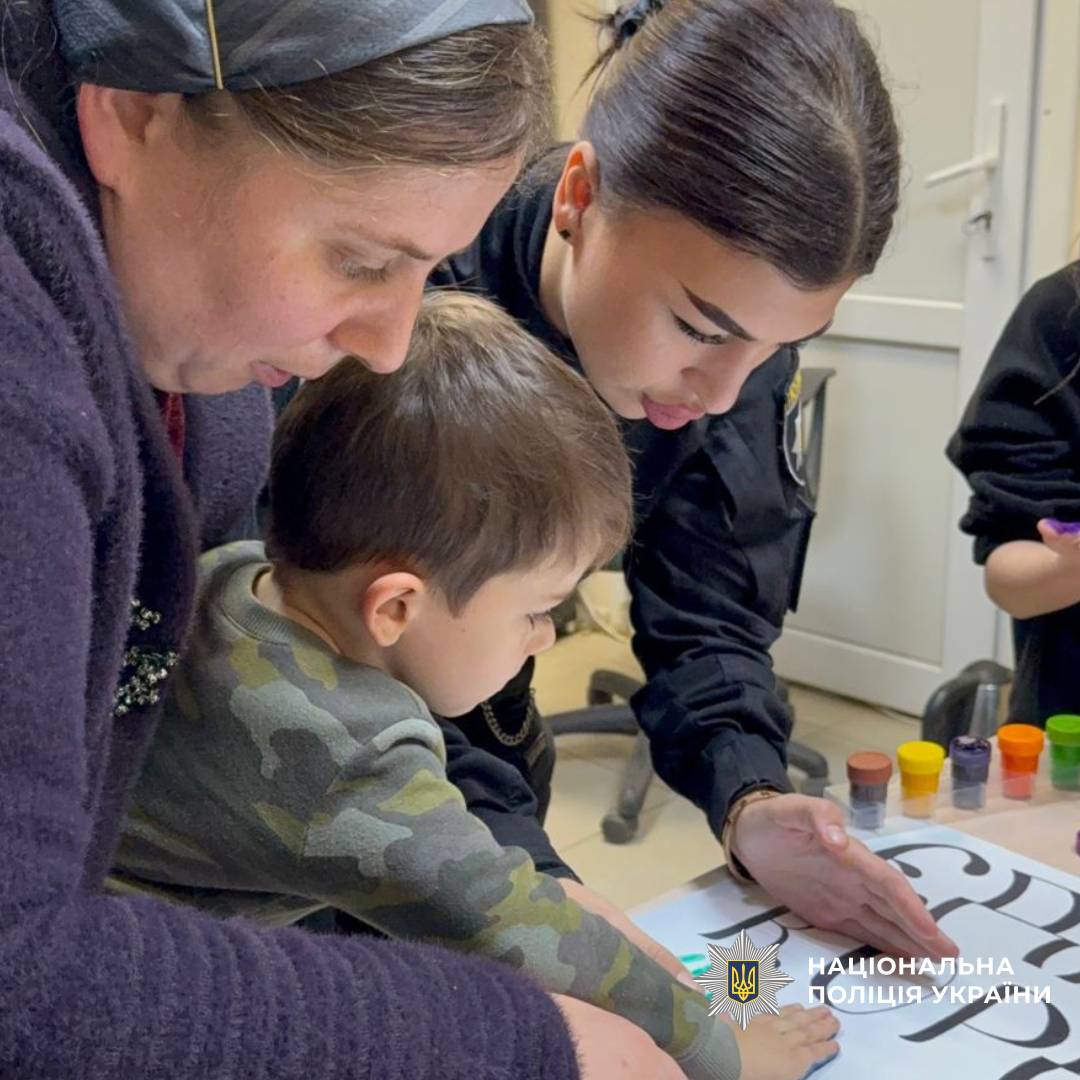 На Харківщині діти та поліцейські створили символічне «Дерево єднання»