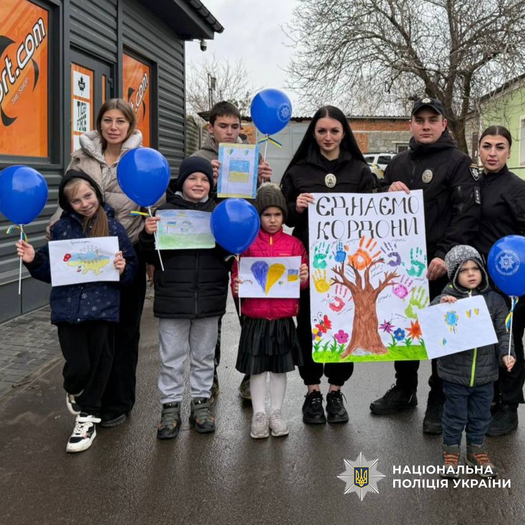 На Харківщині діти та поліцейські створили символічне «Дерево єднання»