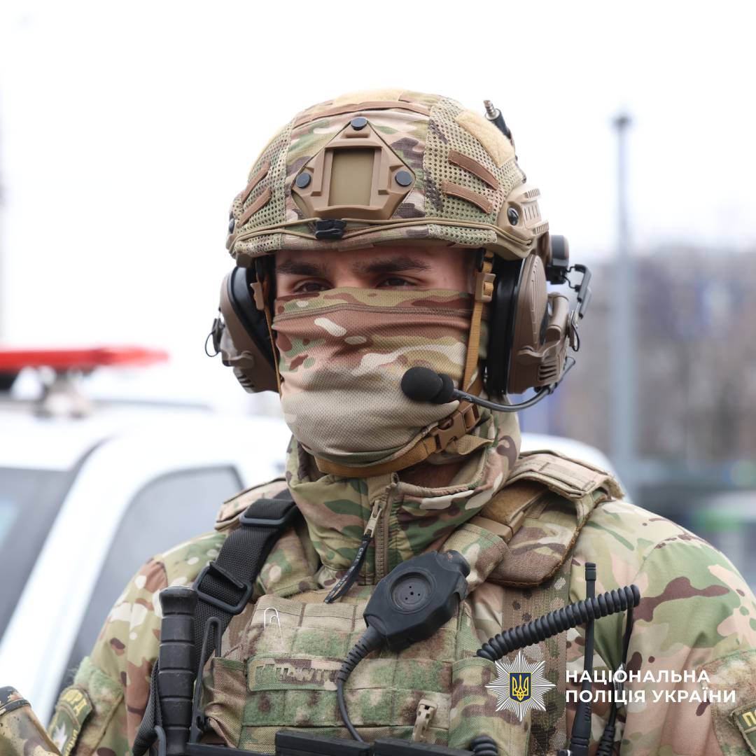 Начальник поліції Харківщини Петро Токар передав бійцям КОРД та Полку поліції особливого призначення