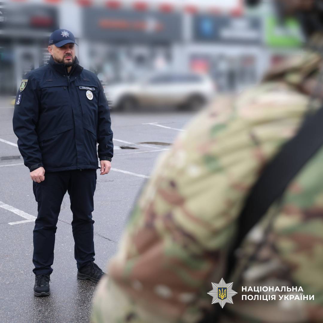 Начальник поліції Харківщини Петро Токар передав бійцям КОРД та Полку поліції особливого призначення