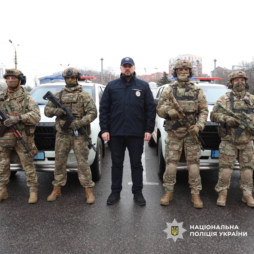 Начальник поліції Харківщини Петро Токар передав бійцям КОРД та Полку поліції особливого призначення