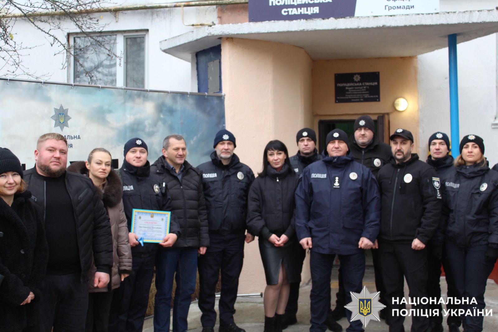 На фото зображені учасники заходу.