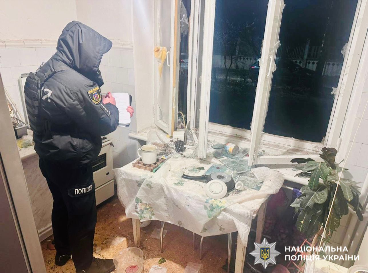 На фото зображений поліцейський на місці події