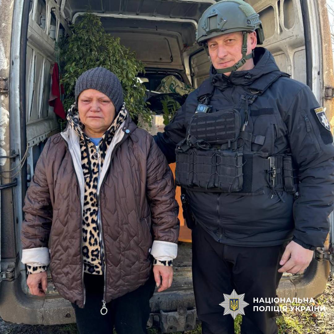 поліцейські Харківщини разом з волонтерами продовжують евакуаційні заходи 