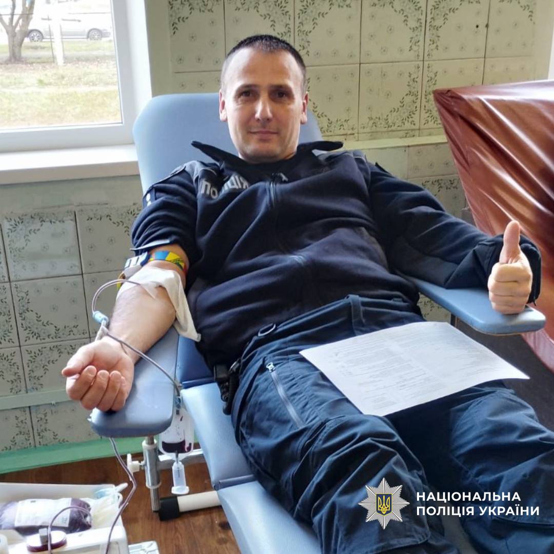 Поліцейські Харківщини здали кров для порятунку постраждалих від обстрілів