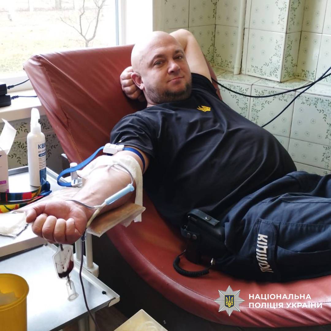 Поліцейські Харківщини здали кров для порятунку постраждалих від обстрілів