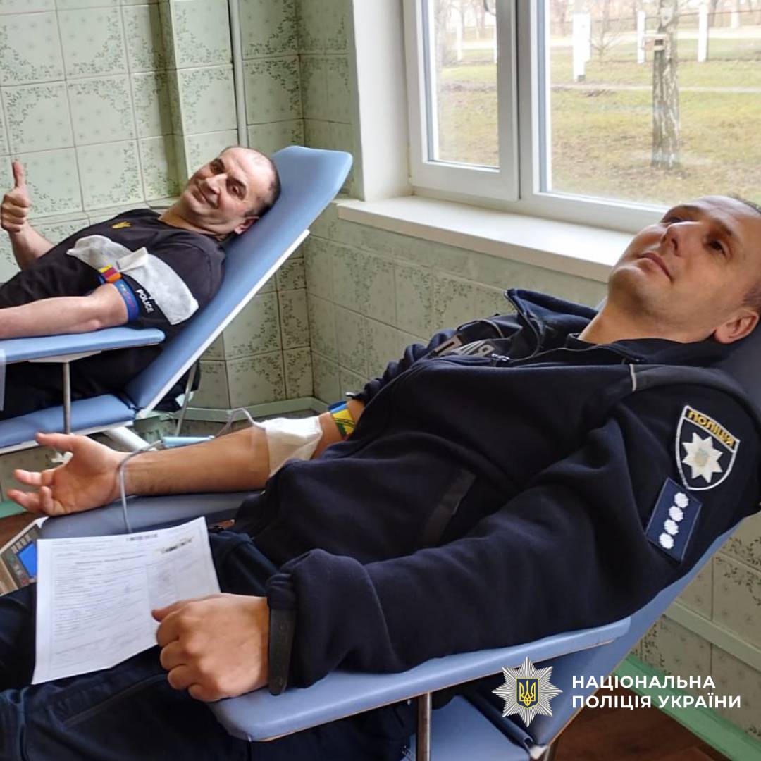 Поліцейські Харківщини здали кров для порятунку постраждалих від обстрілів