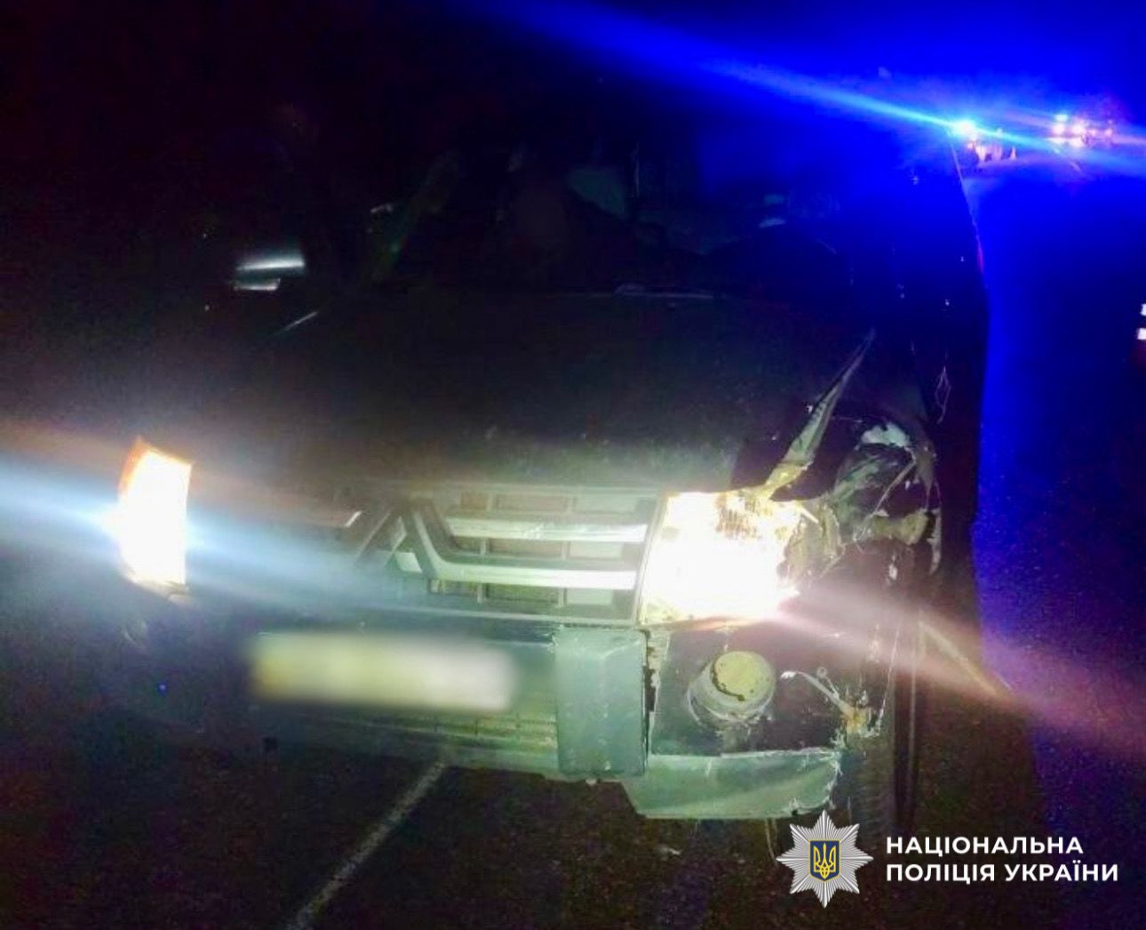 На фото зображений автомобіль після ДТП.