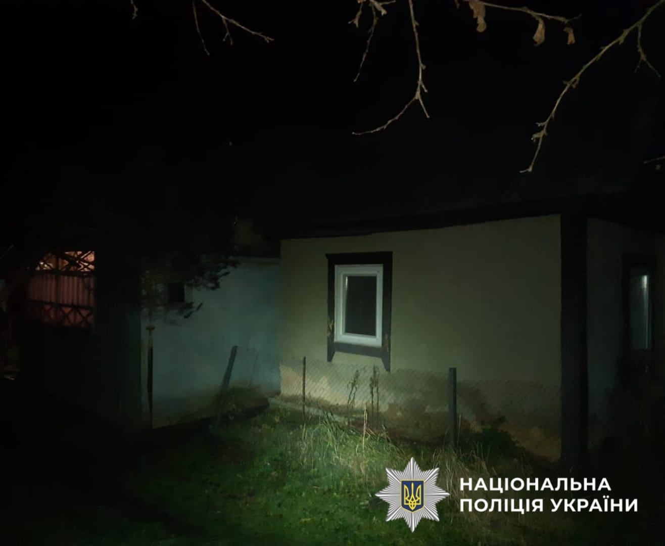 На фото зображено будинок в якому відбулись події.