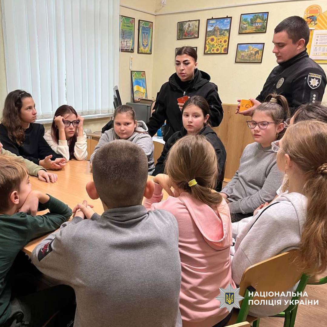 «16 днів проти насильства»: харківські поліцейські та учні разом за безпечне майбутнє