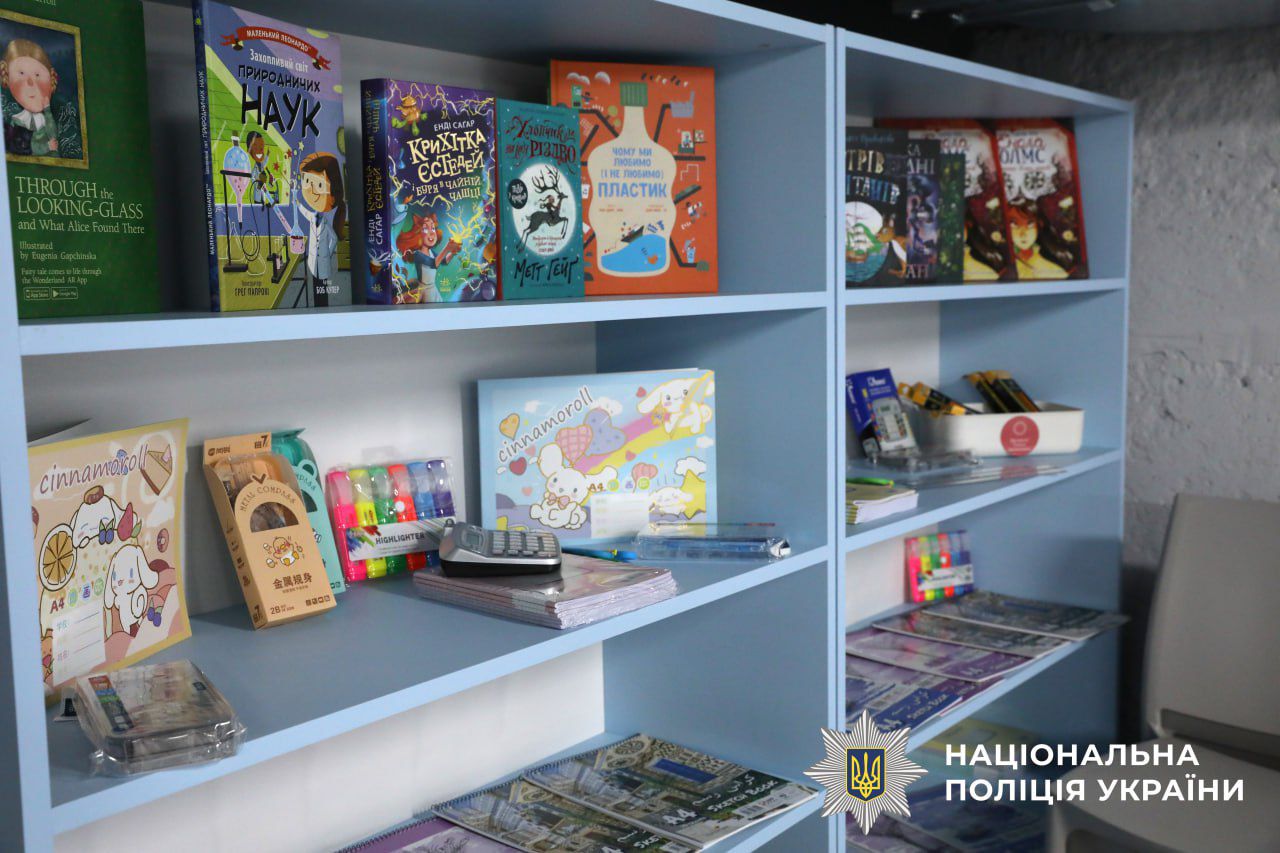 На фото зображено приміщення нового укриття.