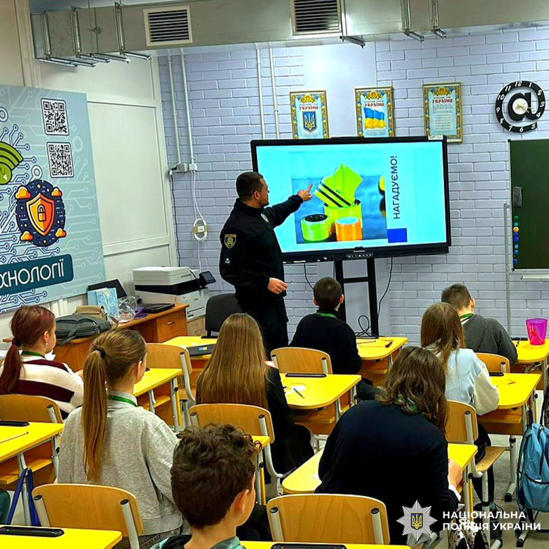 Світловідбивні жилети, дорожні знаки і QR-коди сучасний урок безпеки.