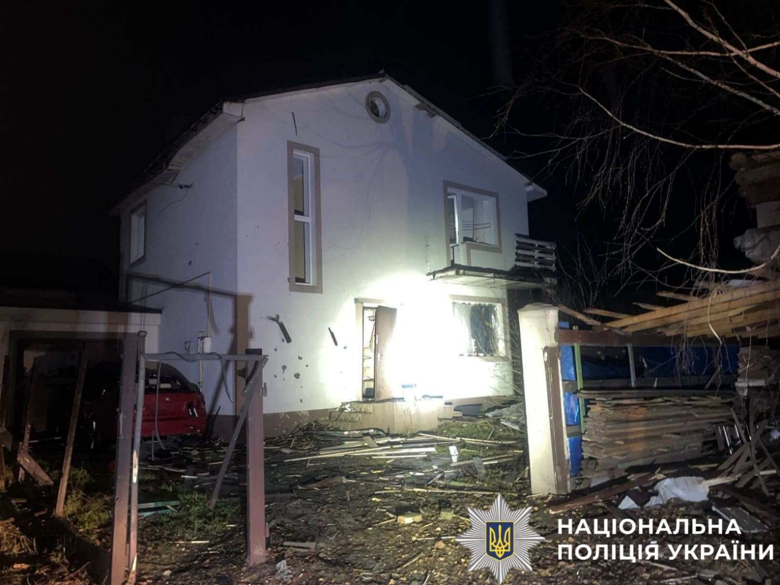 На фото зображено наслідки ворожої атаки