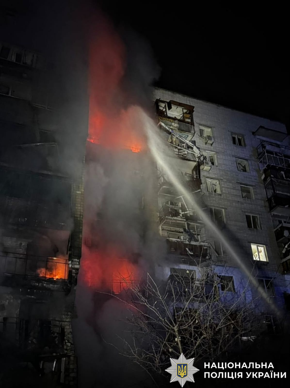 На фото зображено наслідки ворожої атаки