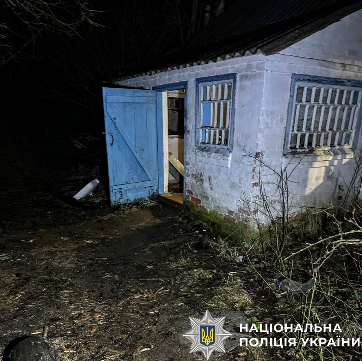 На фотографії зображено місце події, де вчинено умисне тяжке тілесне ушкодження.