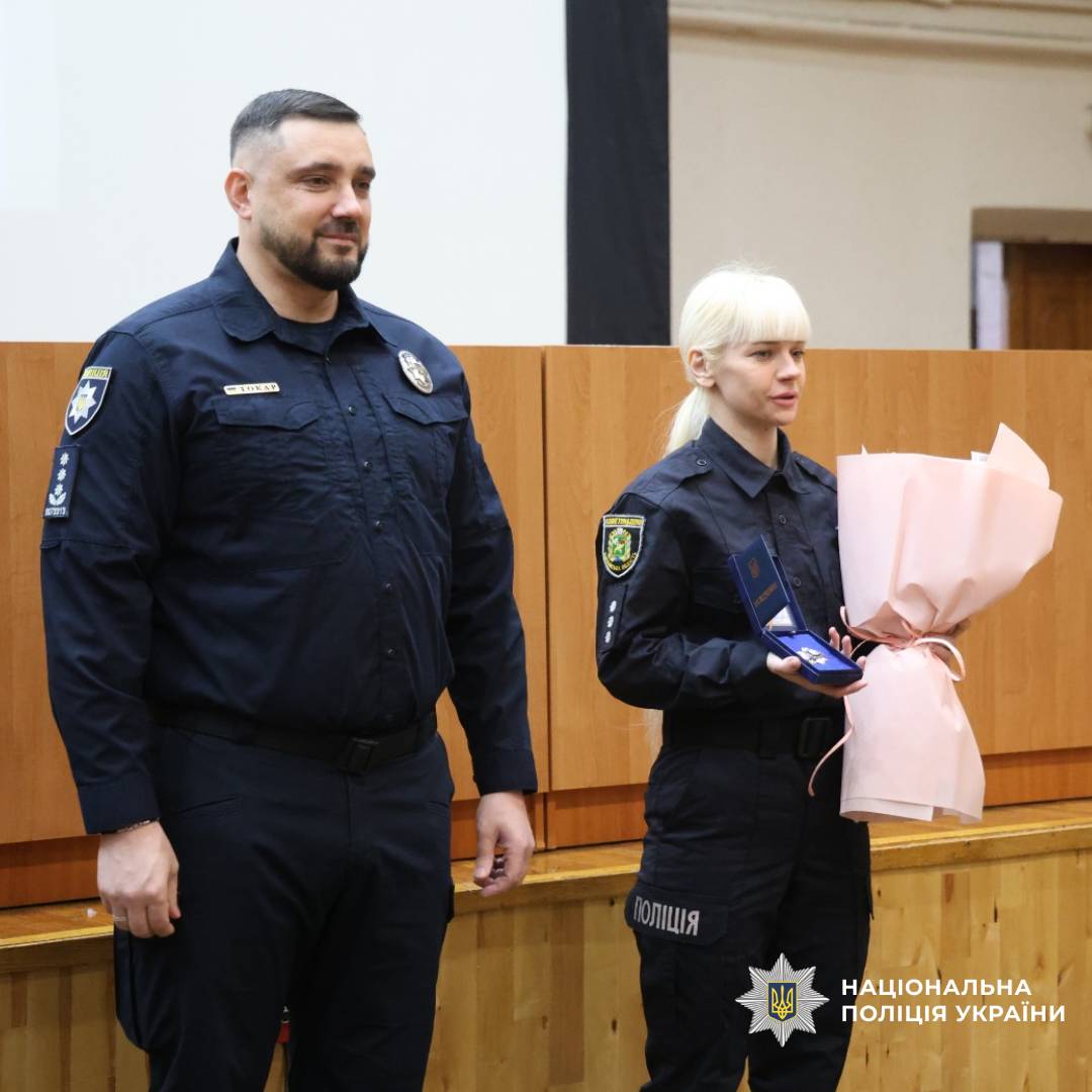 У поліції Харківщини привітали поліцейських спецпідрозділу «Білий Янгол» та волонтерів Червоного Хреста з професійними святами