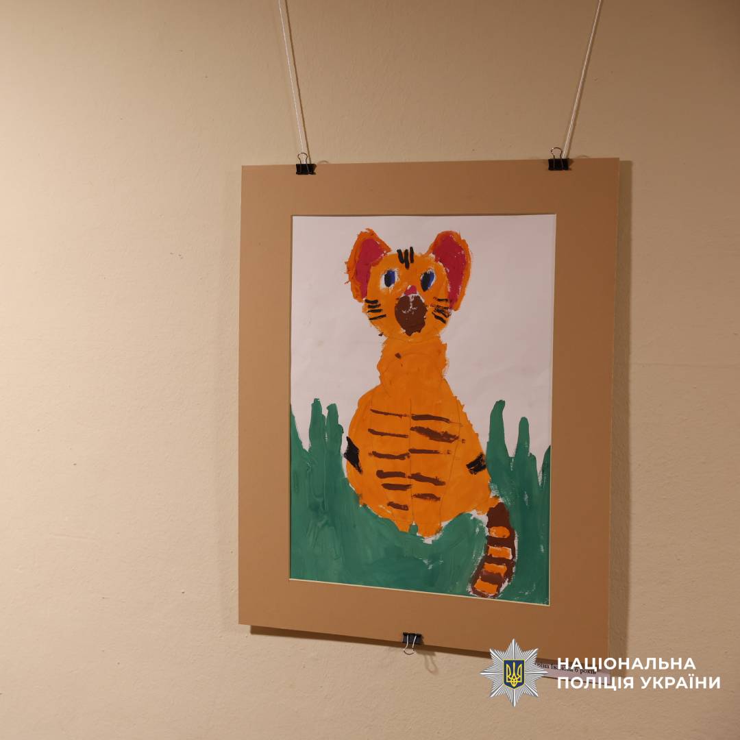 За підтримки поліції у Харкові відкрили унікальну виставку «Творчість під кулями дітей Харківщини»
