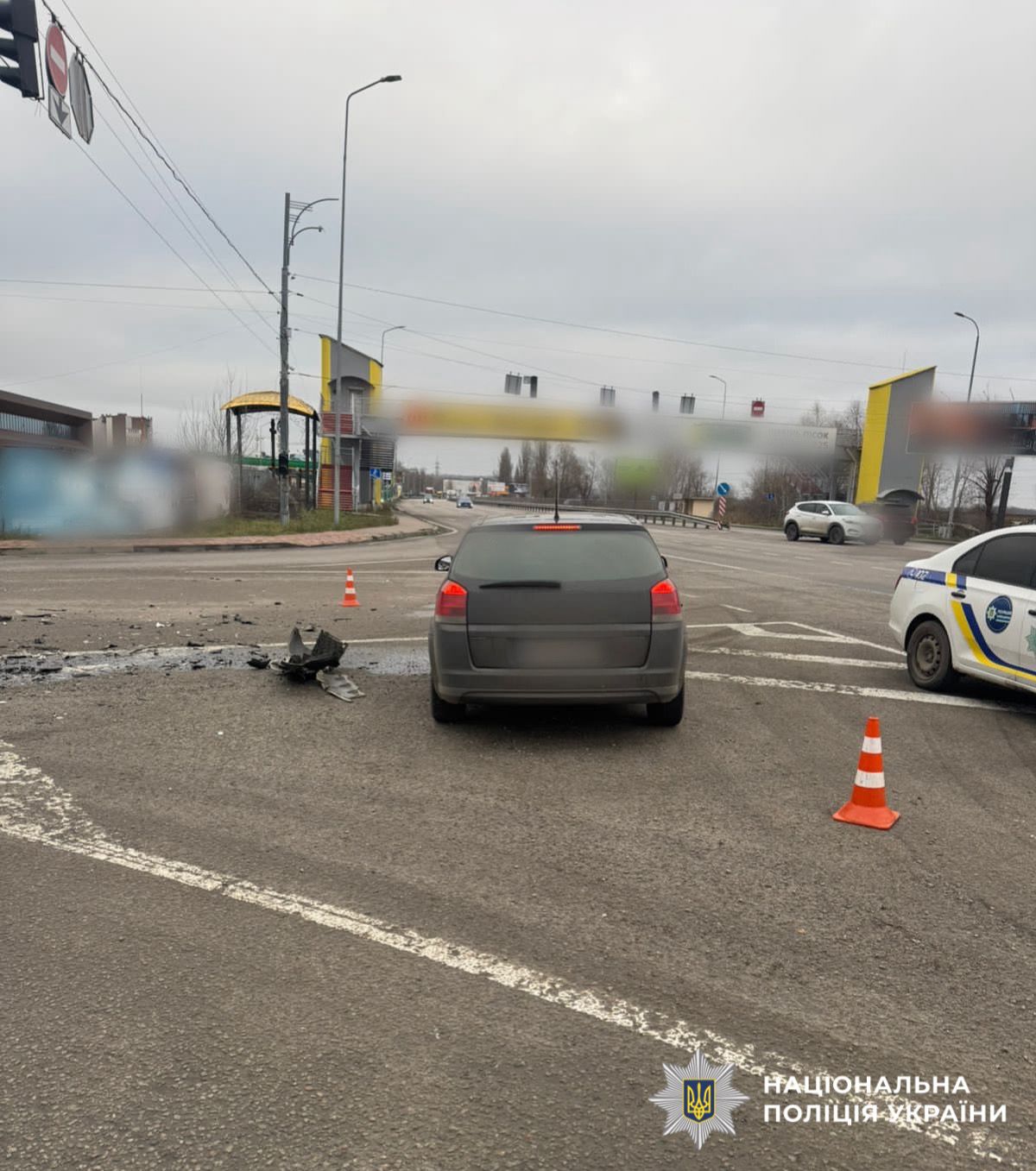 На фото зображено автомобіль після ДТП.