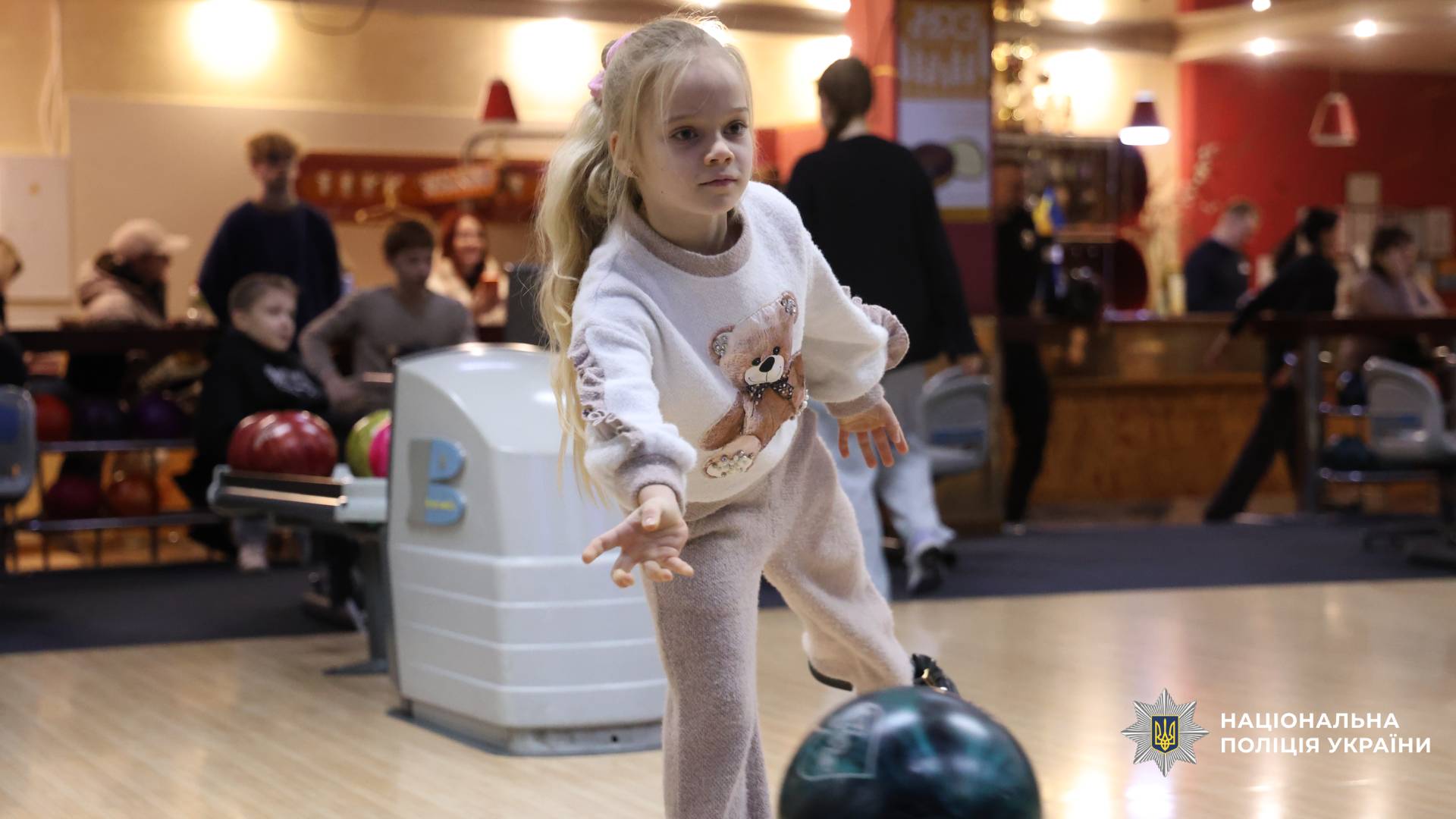 У Харкові поліцейські організували казкове свято для дітей з нагоди Дня Святого Миколая