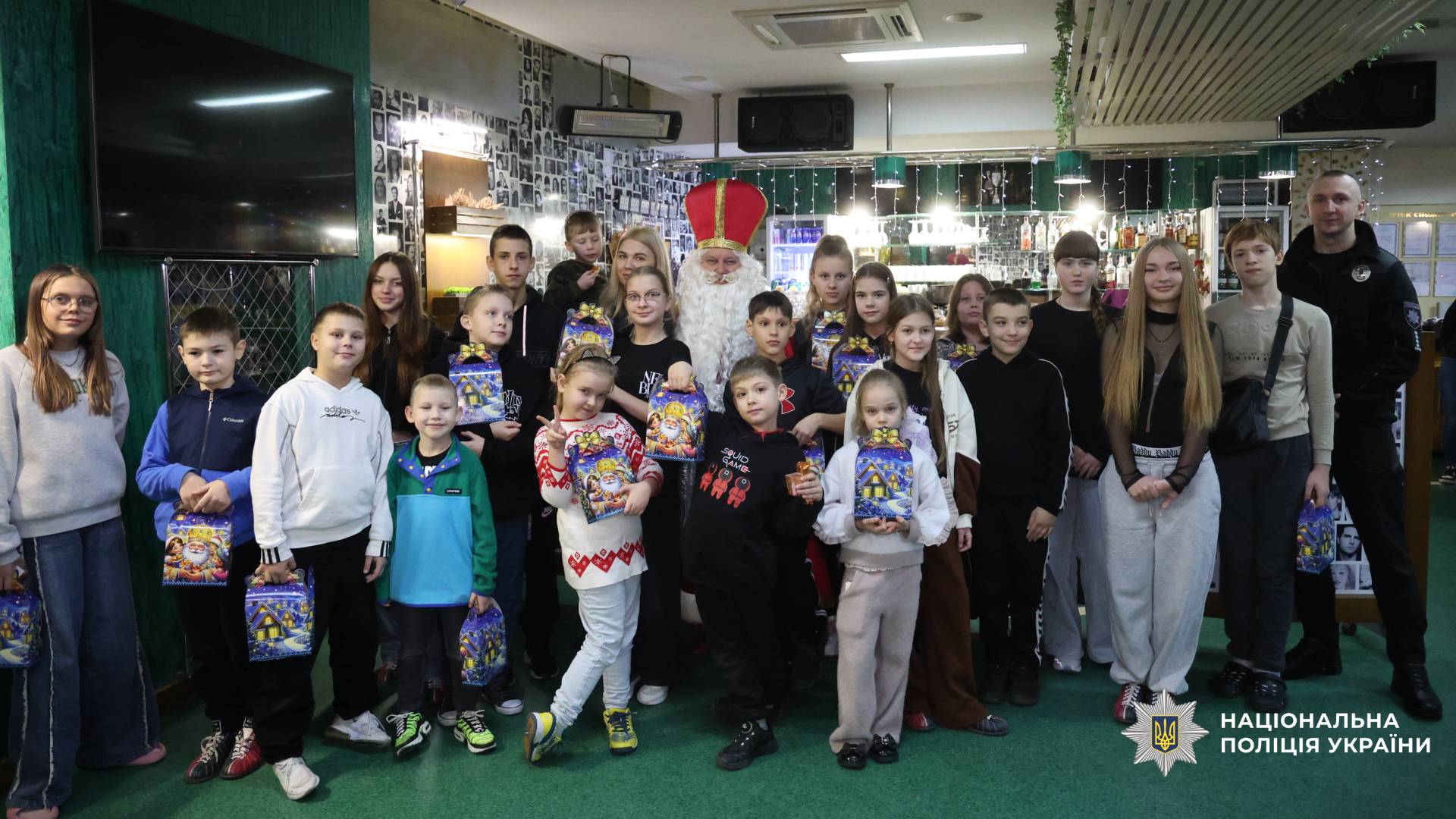 У Харкові поліцейські організували казкове свято для дітей з нагоди Дня Святого Миколая