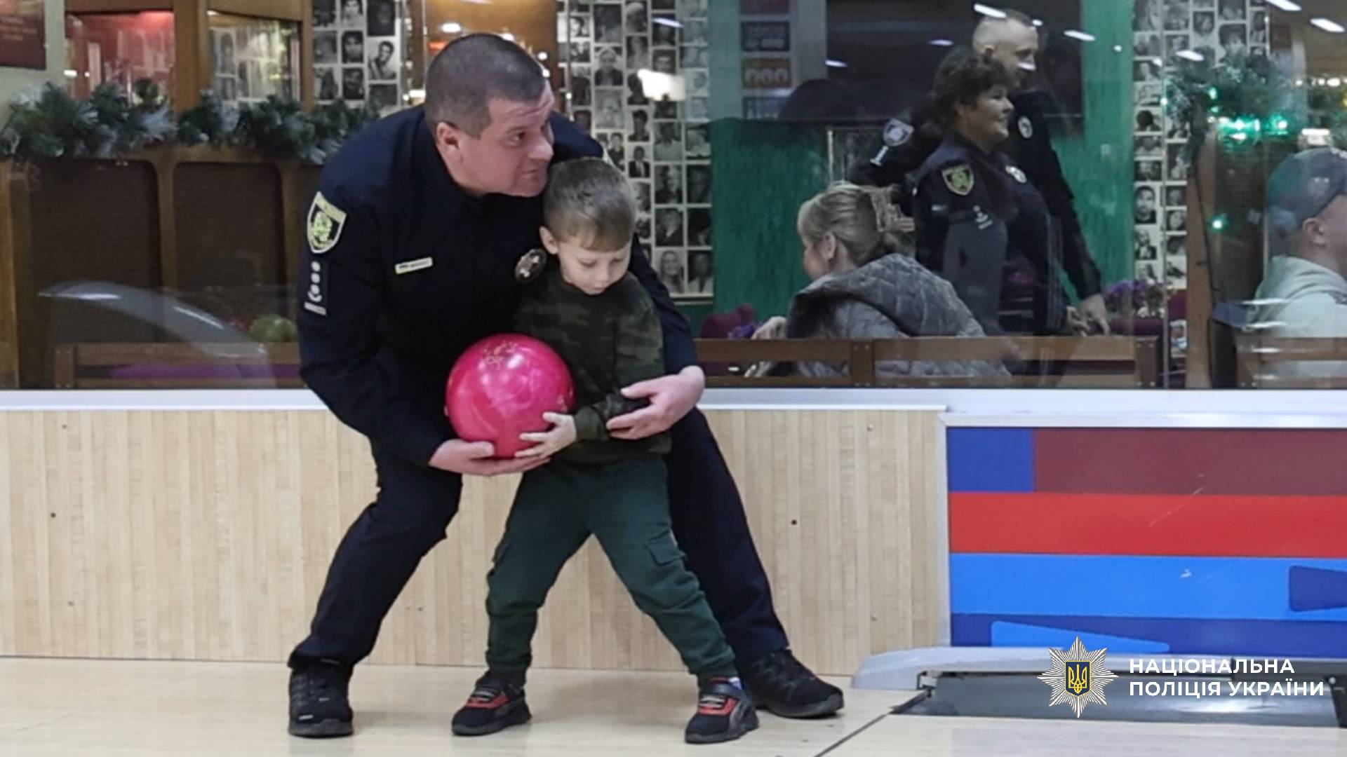У Харкові поліцейські організували казкове свято для дітей з нагоди Дня Святого Миколая