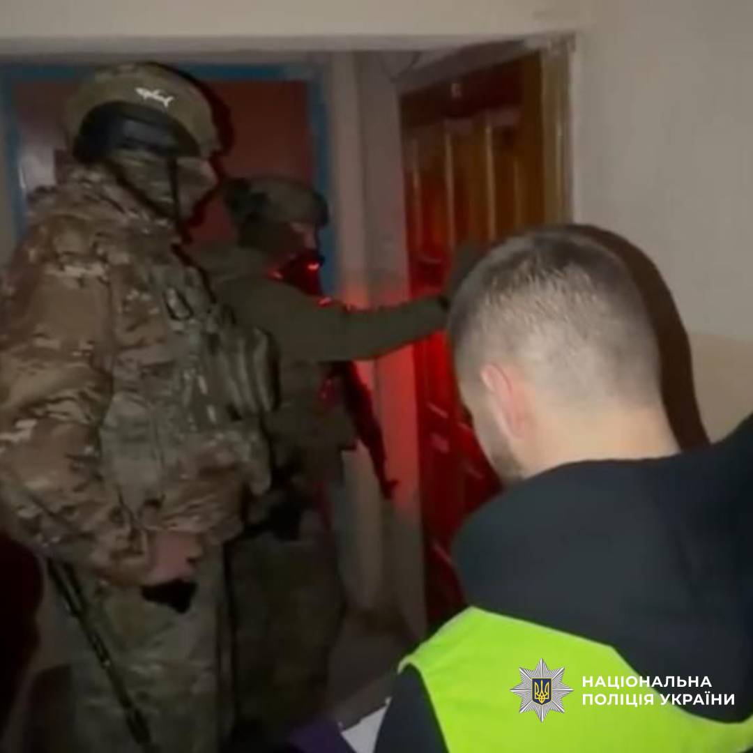 Поліція Харкова викрила двох чоловіків, причетних до крадіжок із пошкоджених будинків