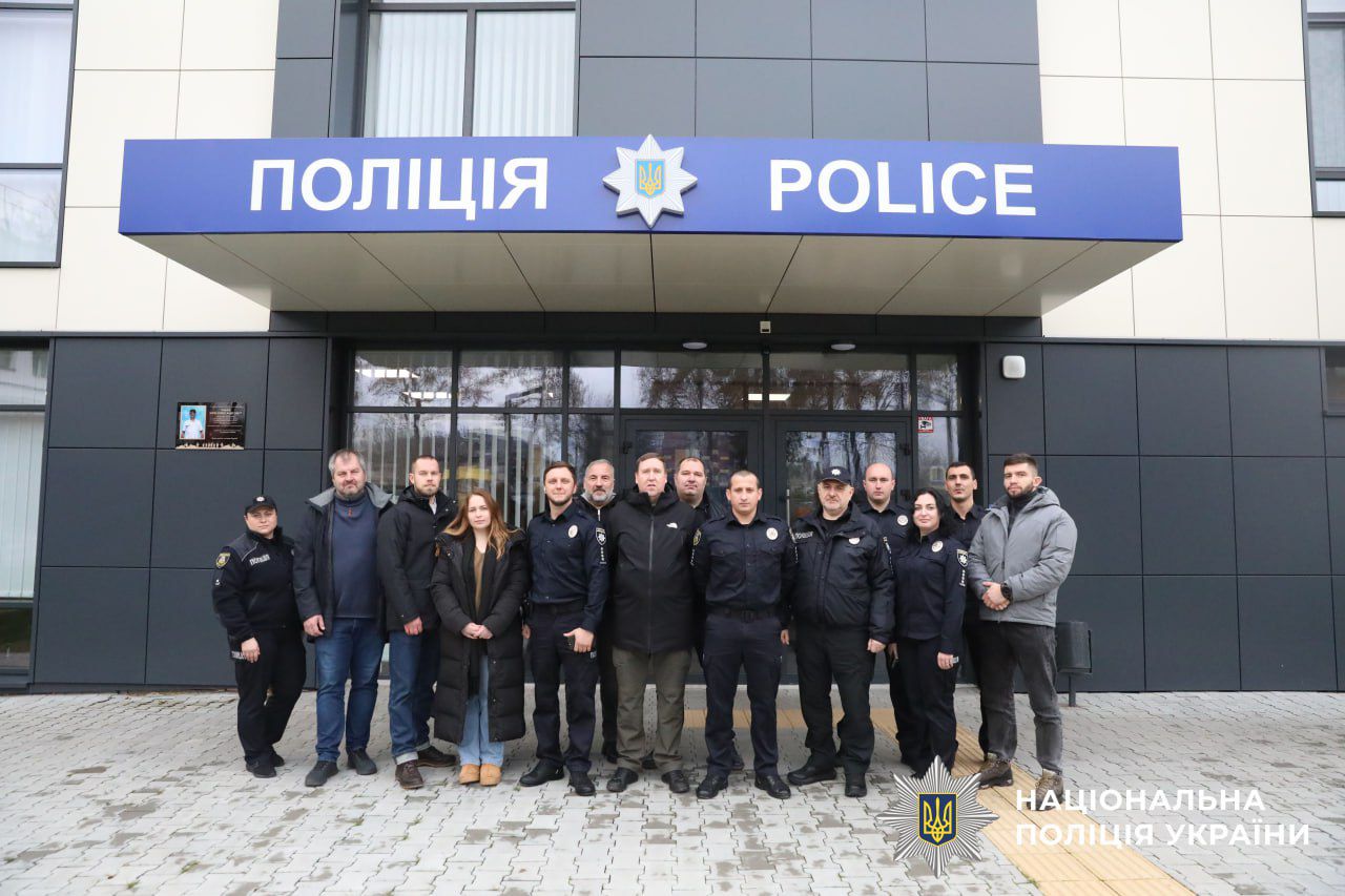 Загальне фото учасників делегації та правоохоронців Київщини.