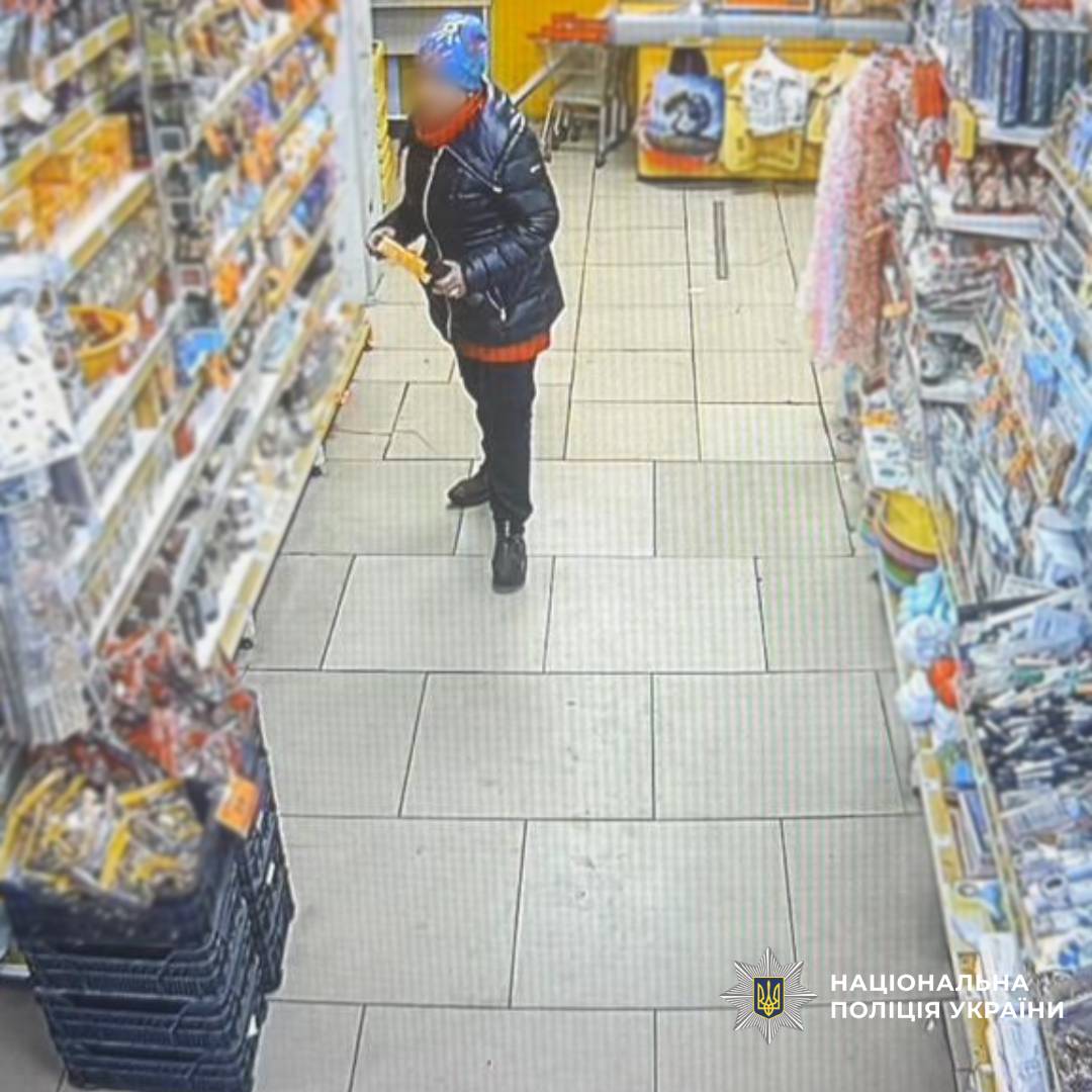 Слідчі повідомили жительці Харківщини про підозру у крадіжці з крамниці
