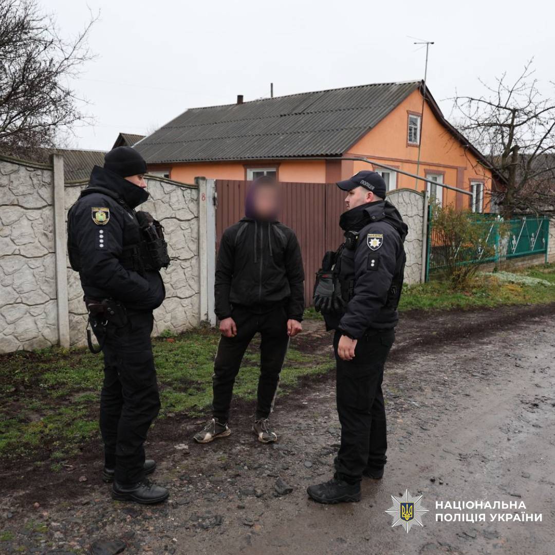 На Харківщині слідчі повідомили про підозру молодику, який заволодів грошима літньої жінки