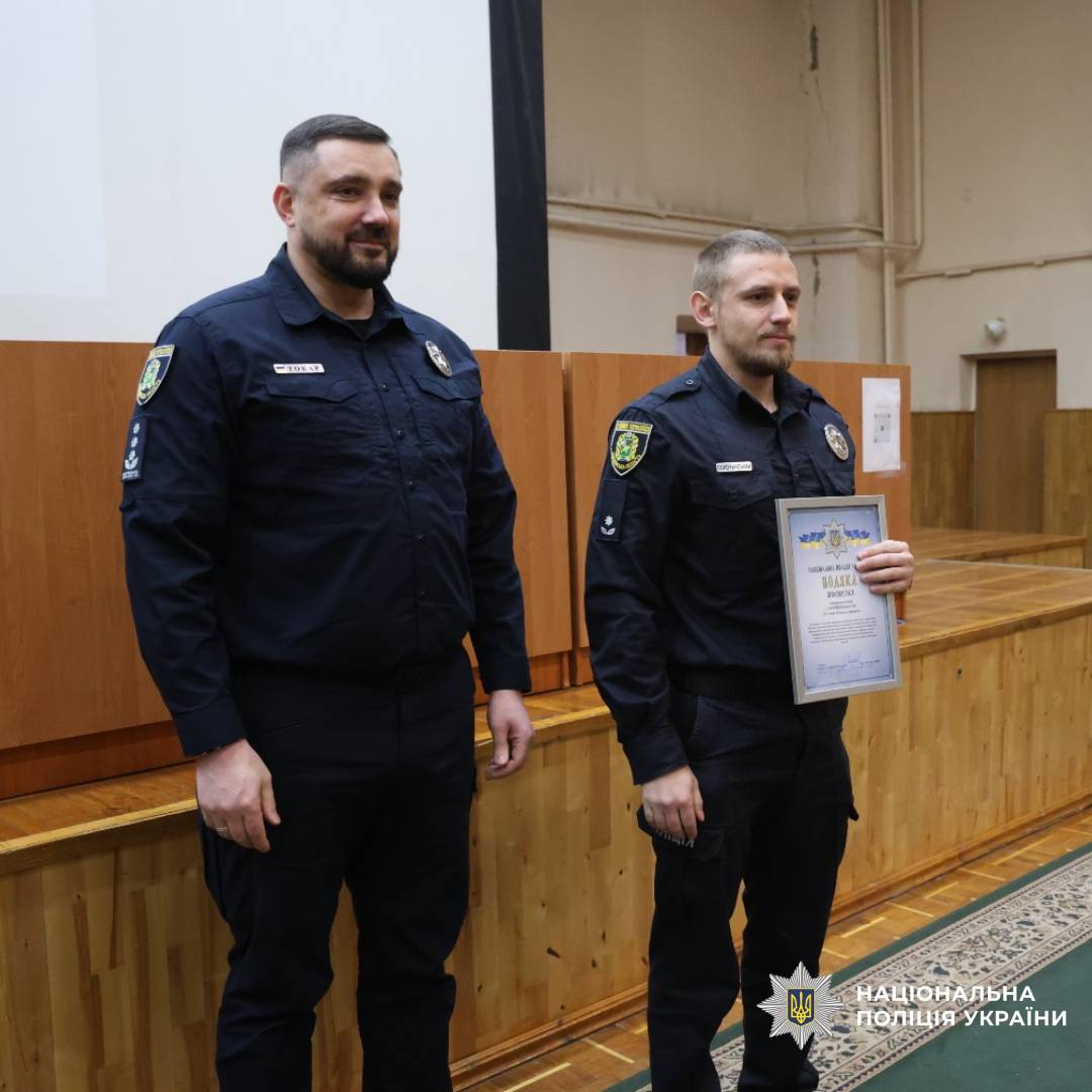 Начальник поліції Харківщини привітав працівників служб запобігання корупції та аналітичного забезпечення