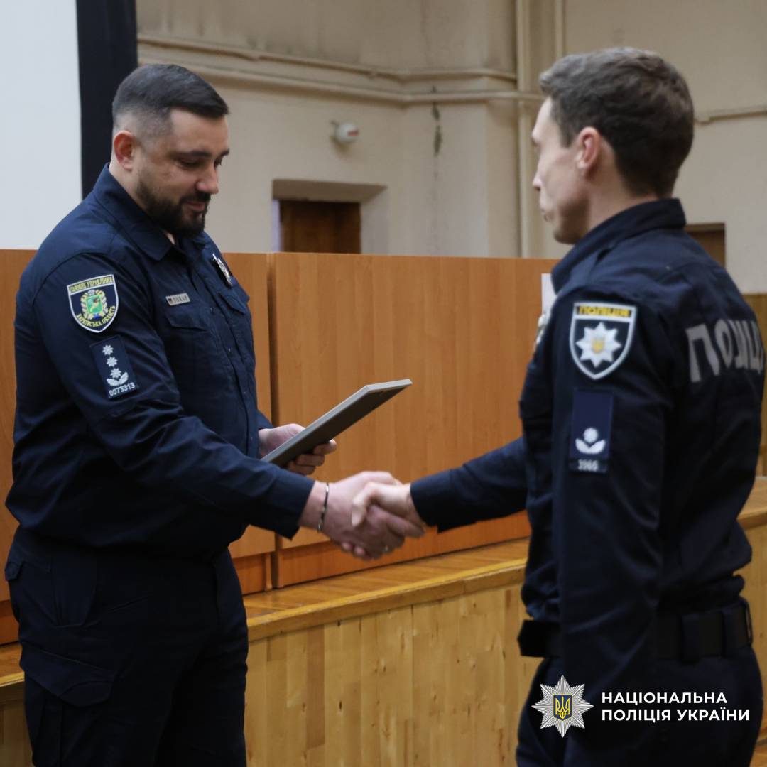 Начальник поліції Харківщини привітав працівників служб запобігання корупції та аналітичного забезпечення