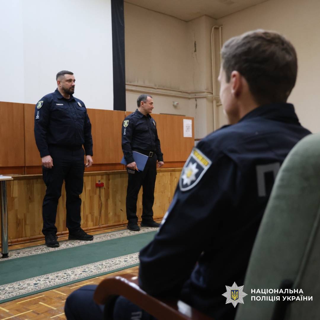 Начальник поліції Харківщини привітав працівників служб запобігання корупції та аналітичного забезпечення