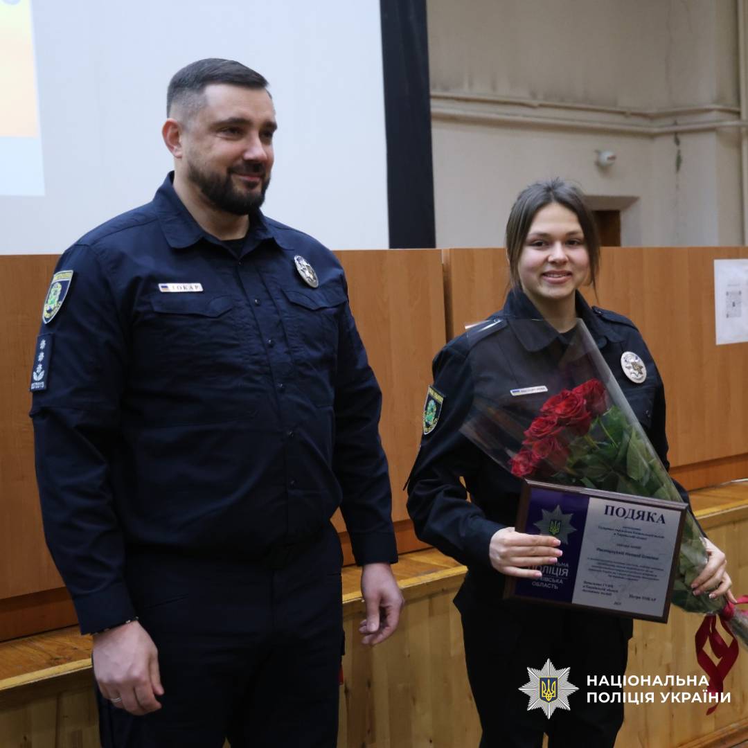 Начальник поліції Харківщини привітав працівників служб запобігання корупції та аналітичного забезпечення