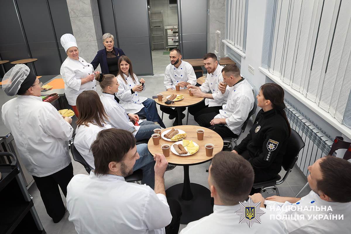 Дегустація млинців з чаєм під невимушені розмови