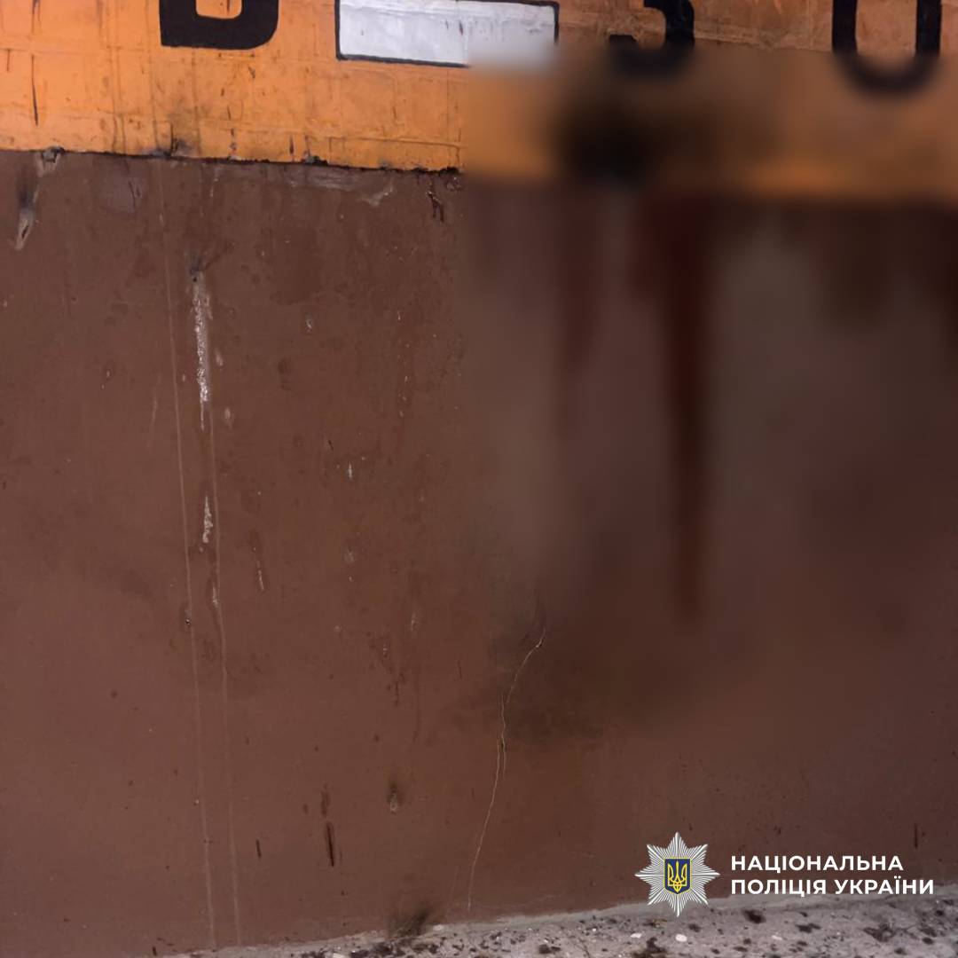 Внаслідок ворожих обстрілів загинув чоловік: на Харківщині поліцейські документують наслідки воєнних злочинів