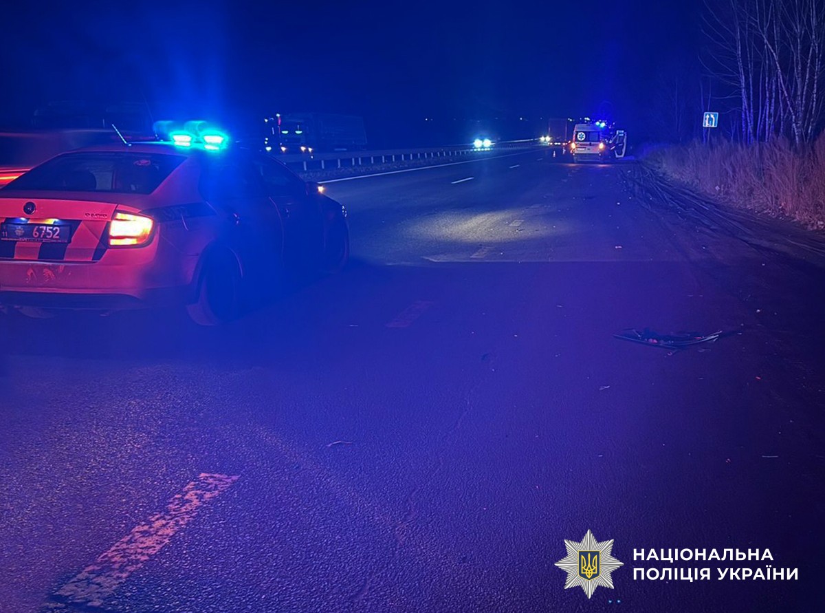 поліцейський автомобіль на місці ДТП