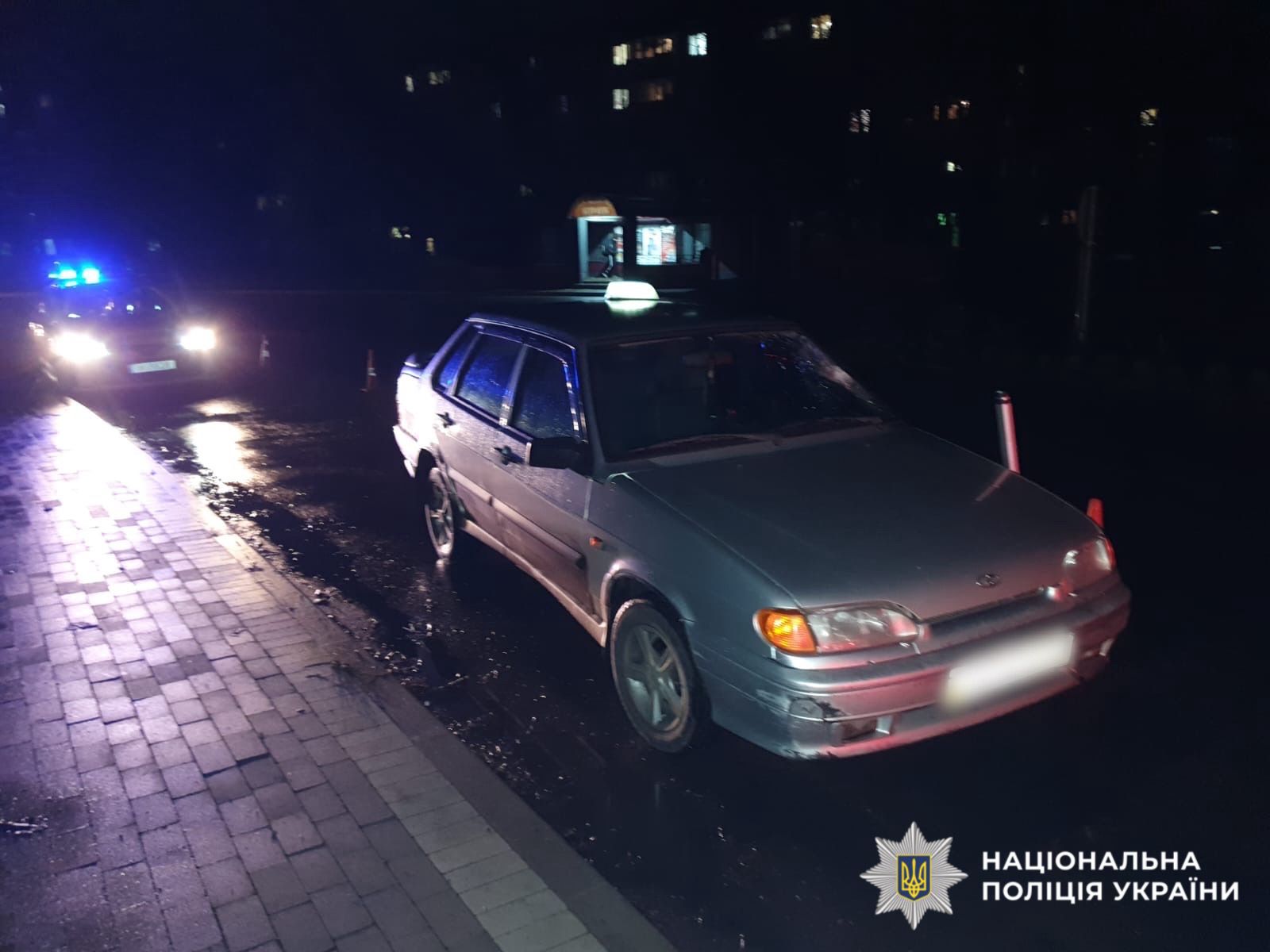 На фотографії зображено автомобіль, який є учасником ДТП.