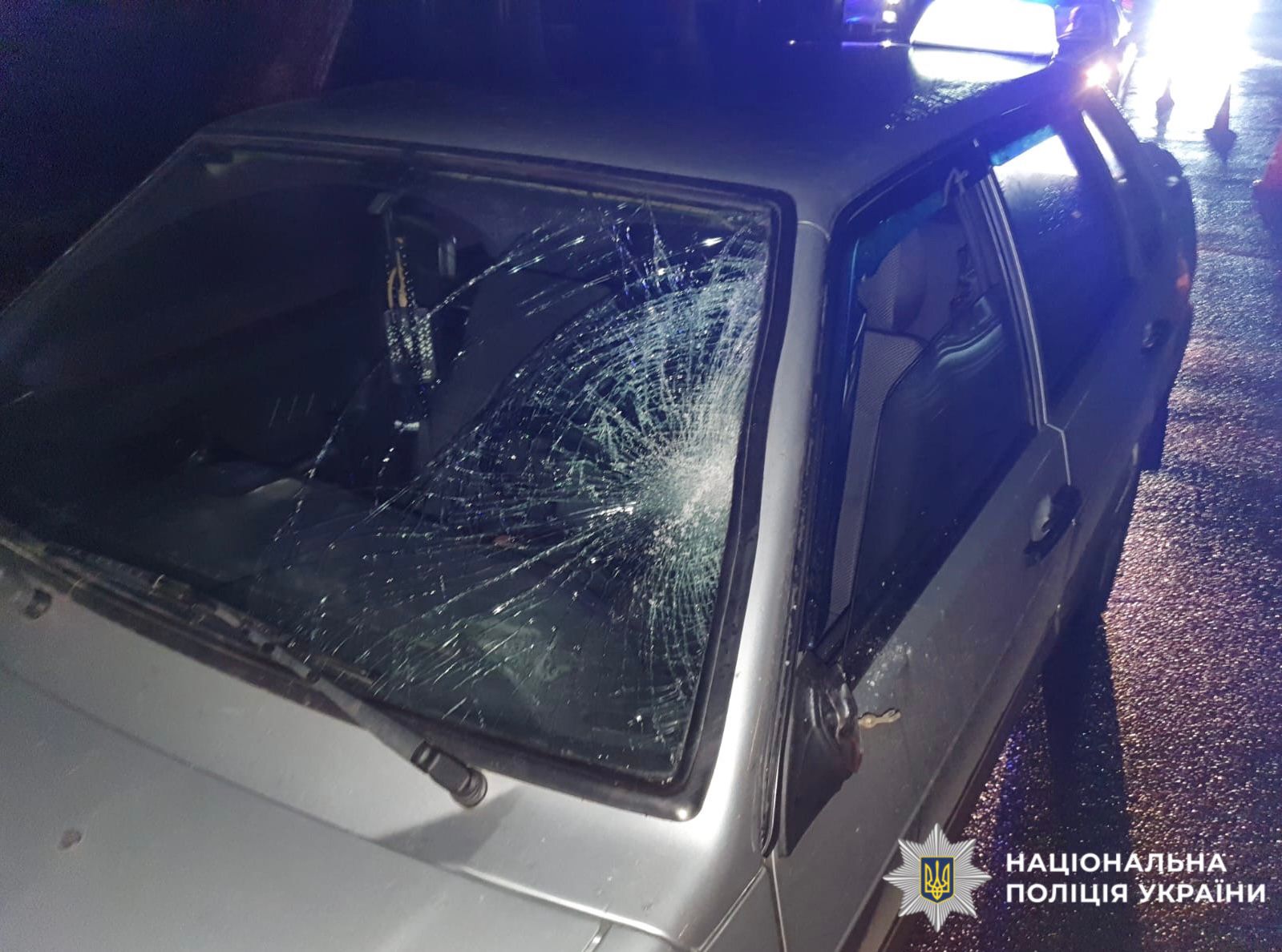 На фотографії зображено автомобіль, який є учасником ДТП.