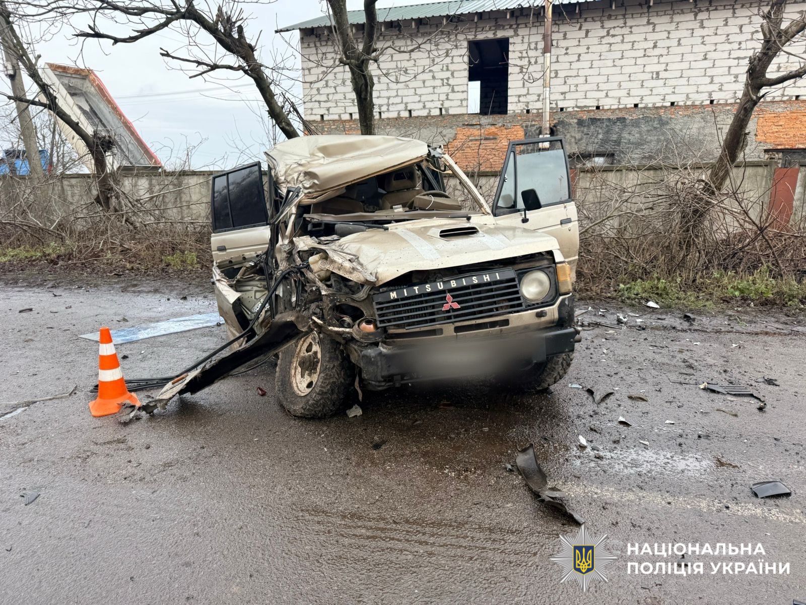 На фотографії зображено автомобіль, який є учасником ДТП.