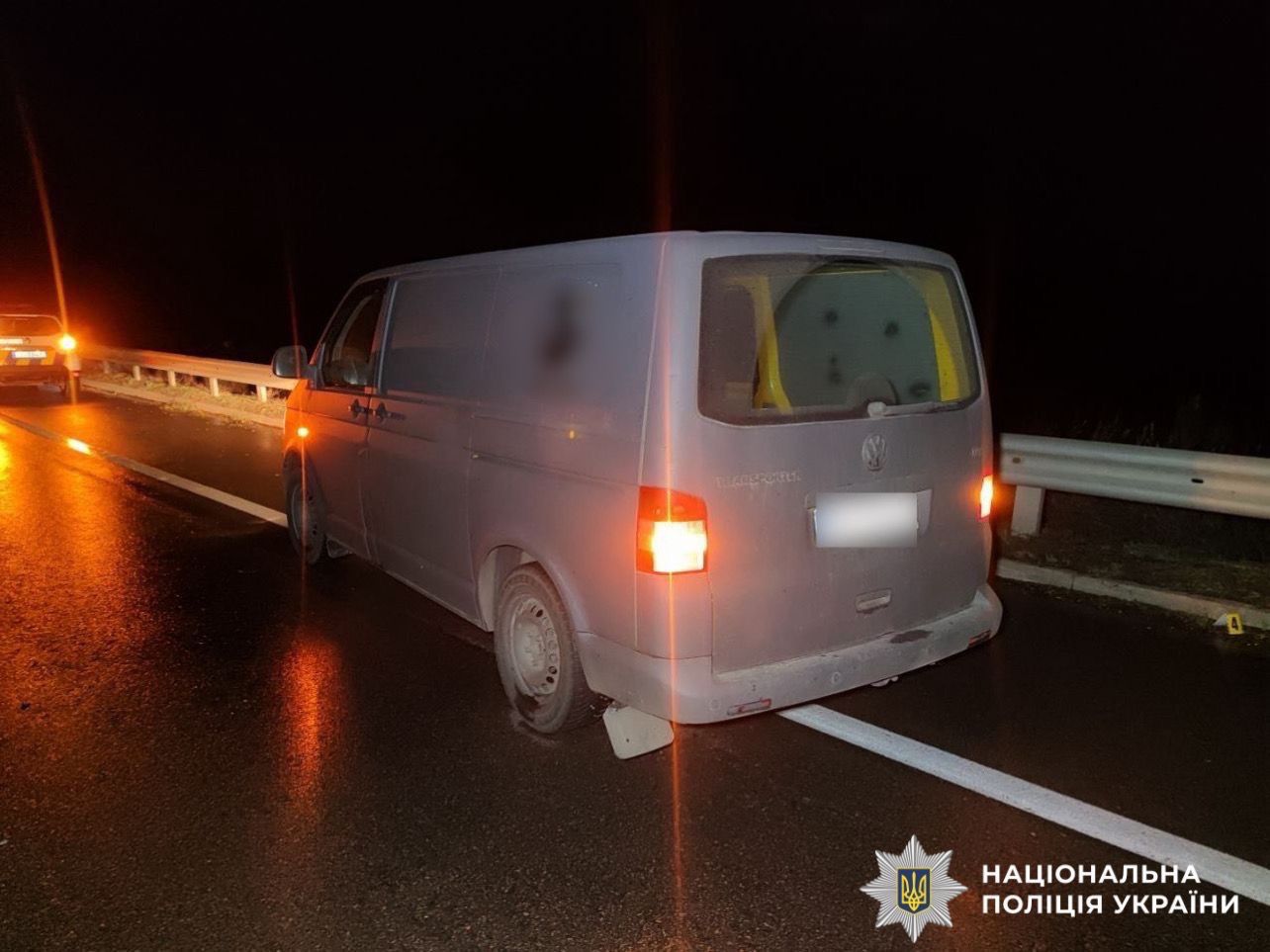 На фото зображено автомобіль, який є учасником ДТП.